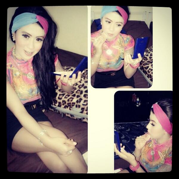 FCIB25Cirebon's tweet photo. “@indriibarbie25: http://t.co/NwVcfSlZWn” pake makeup tambah cetar si teteh;*