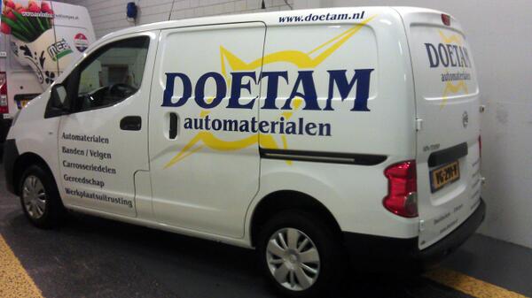 CARlectra's tweet photo. “@mjdesignvof: Autobelettering voor @Doetam , uitgevoerd conform #huisstijl. http://t.co/S3JPq9SWfq” nu @CARlectra_sunny ff volgsysteem erin