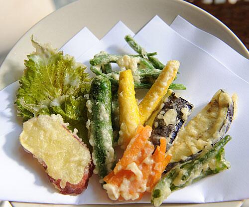 whereBUFFSroam's tweet photo. Want to make vegetable tempura? Come to Ralphie's Cooking Basics tonight at 4:45pm in the @CU_UMC Baby Doe's Cafe. http://t.co/MUvZR2A8Ew