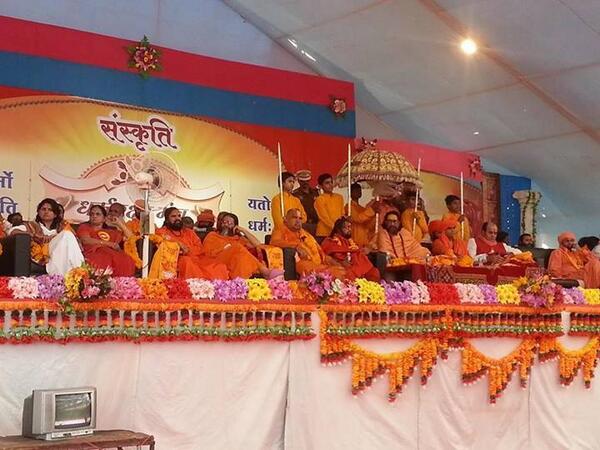 mayur2341's tweet photo. #KnowTheTruth Sant Samaj ki Pukar Nirdosh Sant Asaram Bapuji par atyachar band kare ! Bapuji ko riha kare. http://t.co/lsYaBTVeWQ