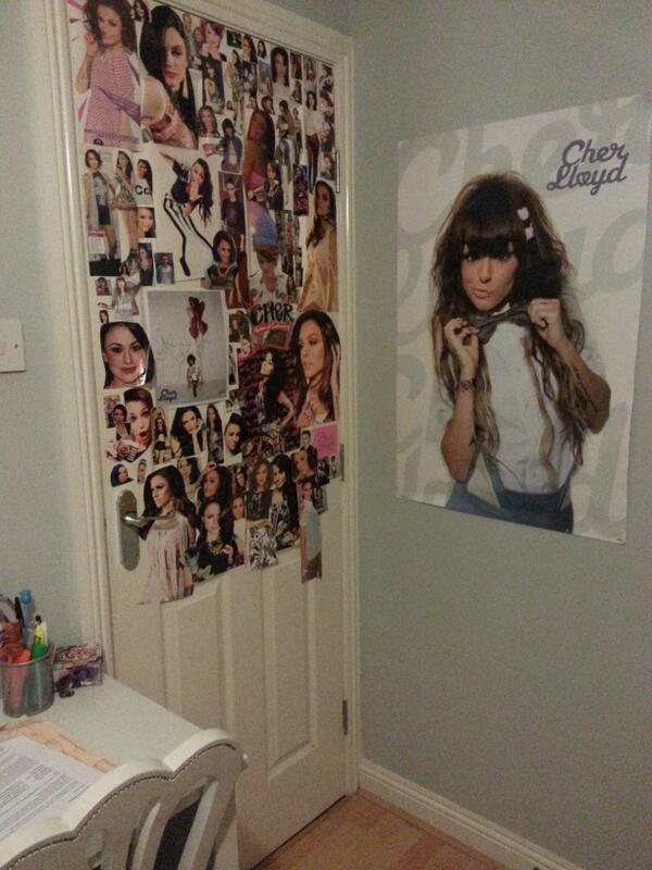 CherLloyd's tweet image. “@AnotherCherBrat: @CherLloyd what do you think of my door/wall? http://t.co/yrNmgwqS6Y”love it!! 💗