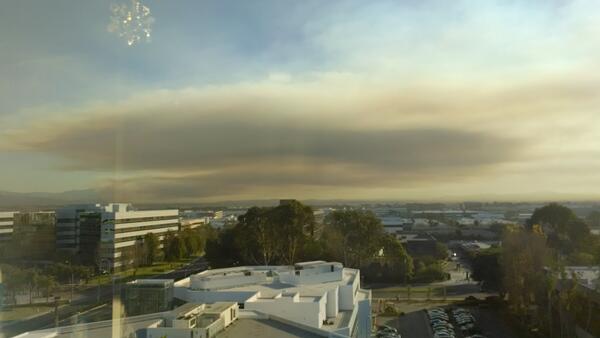 AshleighEE's tweet image. Closest (most visible?) wildfire since I've been in LA? As seen from El Segundo. #staysafe #droughtsucks #LAwildfire