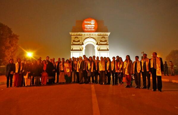 EndPolioNow's tweet photo. .@Rotary members light up India Gate to celebrate a polio-free India. See more photos: http://t.co/2LTDgoseRa http://t.co/61QjtKkLMf
