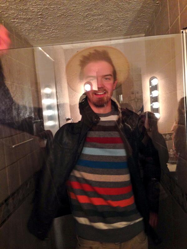 EvesBetterHalf's tweet photo. Sometimes I wear sombreros and hang out in my parents empty shower...  #showerLife #Latino #FiestaTime http://t.co/TZg7V56FPP