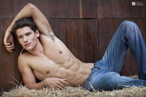 Sexy Brazilian model <a href="/ArthurSales91/">Arthur Sales</a>