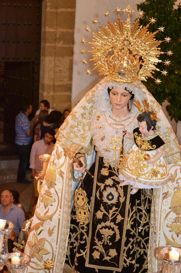 ManuelJesus_GP's tweet photo. Mirada de Madre, la Flor mas bella del Jardin del Cielo, Reina del Monte Carmelo... http://t.co/xqIadyvyD5