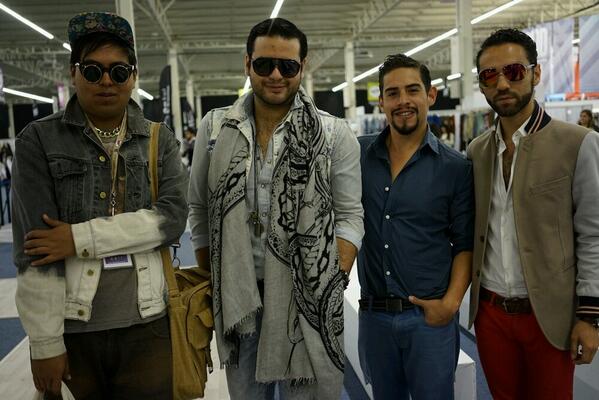 SarachaIssue's tweet image. “@shoppergirlsmx: Los chicos de @SarachaIssue y @GLAMdalajara en su faceta de #IMBlogger de @Intermoda. http://t.co/fDTDTd82Ao” wow!Gracias