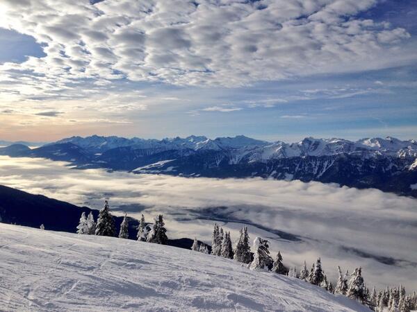 crossfitramsay's tweet photo. Grooving above the clouds today with @NIBS29   Best terrain in Canada @revelstokemtn http://t.co/vq1qmV1AAv