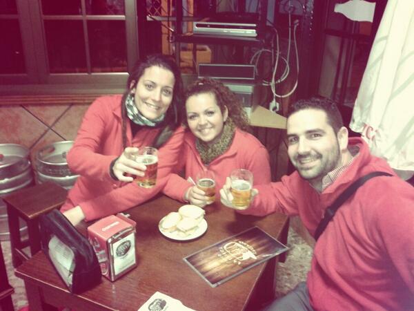 LauraMelndez's tweet photo. Cerveceooooo http://t.co/s2grTUHcyP