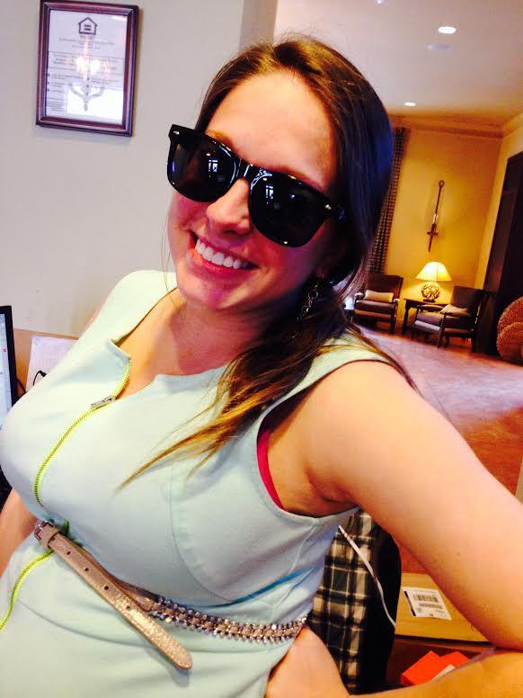 CopperBeechAmes's tweet image. Stop by our leasing office today and get a sweet pair of swag glasses. #raybandlookalike #snowshield