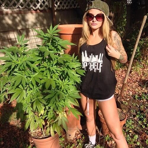 ChicasWeed's tweet photo. Chica Weed. http://t.co/ic4BL7AcYn