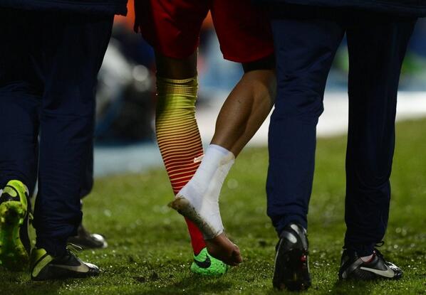 PhotoFCB's tweet image. Neymar's injured ankle @barcastuff
