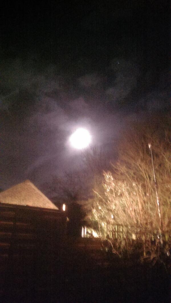 Full moon plus cloud. PA0RDT antenna on fishing pole visible on right hand side of image.