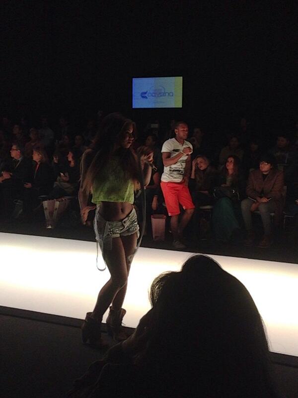 EdoEspectaculos's tweet image. Performance de la pasarela #VangeeCouture #Intermoda2014 @Intermoda