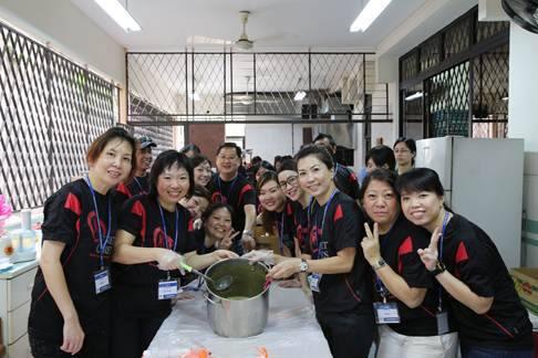 Avnet's tweet photo. Avnet employees in Singapore helped package and deliver meals to 83 families in need. #PRforCSR http://t.co/Nsksqz4aGr