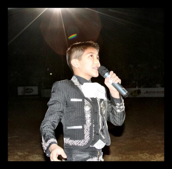 cowboylifestyle's tweet photo. @selcharrodeoro serenades young lady at Mexican Rodeo #nwss2014 #charreria #tempedodge Click: http://t.co/jpYLnhkXsJ http://t.co/mtyveFcSQd