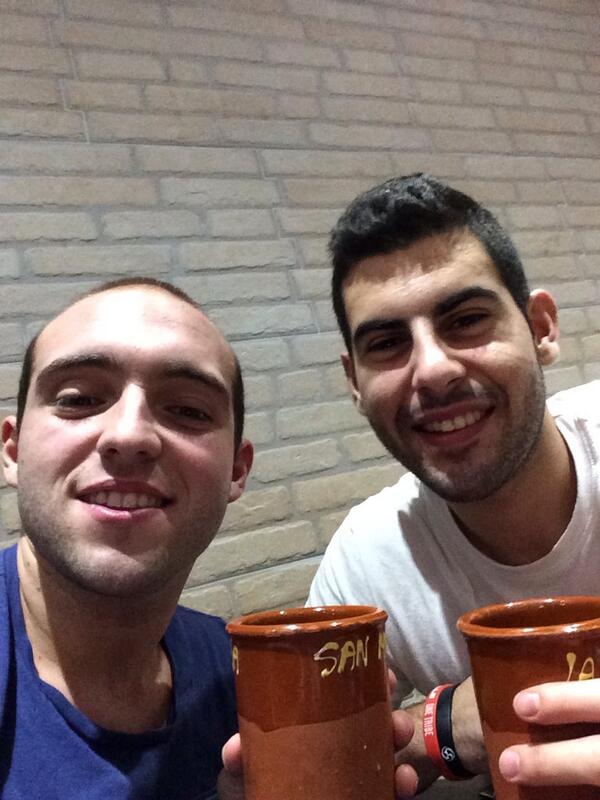 Javiloooon's tweet photo. Celebrando el trabajo bien hecho con mi bro @sergioot8 http://t.co/k5IJK63sIL