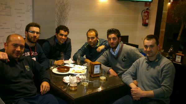 Celebrando el 11-0 en la Liga local d fútbol sala (sí,soy el míster...jaja) <a href="/seormu/">Seba</a> @tomicamu <a href="/Tolobollos/">tolo sanchez</a> <a href="/Cazalla83/">Miguel Cazalla</a>