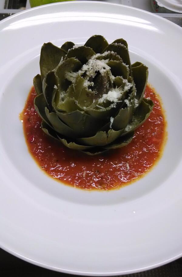 RestauranteBLAU's tweet photo. Alcachofa para deshojar con vinagreta virgen y un toque de salsa pomodoro! http://t.co/J5tkVRT45k