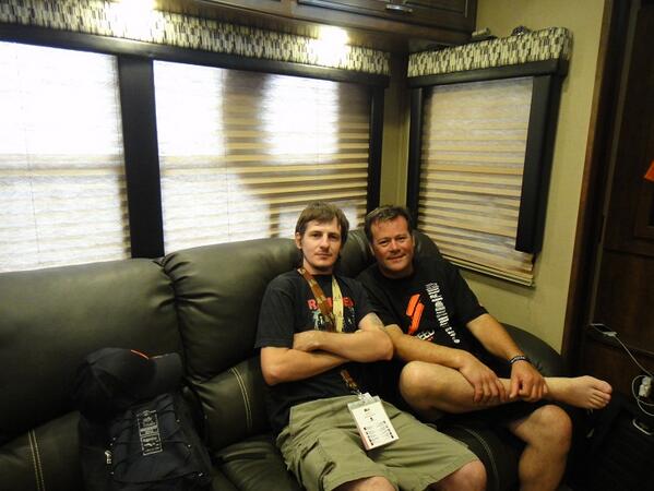 cristianre78's tweet photo. #Dakar2014 Así me recibió @RobbyGordon @PLANETROBBY en su motorhome. La nota, mañana en @cronicaweb cc @PecosaSole http://t.co/i9uTGUgYkP