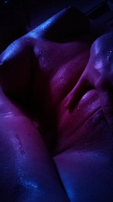 My body is sweating like a waterfall in this sauna. Feels so good, I need to touch myself... http://t<a href="/tag/evilqueen"class="tags"><span>#evilqueen</span></a>