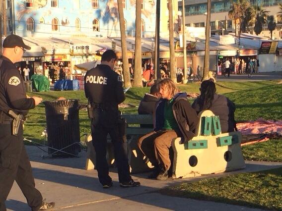 Venice311's tweet photo. Someone from Hollywood split because the heat was on them. Sorry bro - Venice isn't your safe house. #2jail http://t.co/AzN9a7tTu6