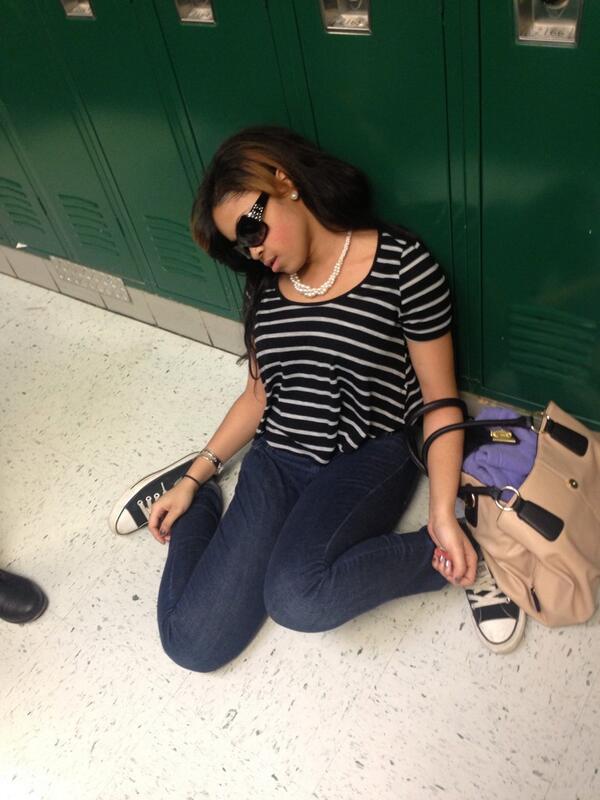 heymenisha's tweet photo. She died today at school😔 RT to show respect http://t.co/JvEg2zr2p1