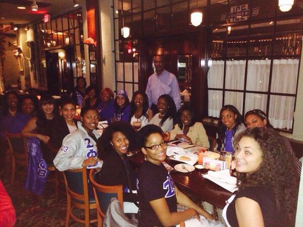 PV_OG_Zetas's tweet photo. OG Celebrating Founder's Day At Pappadeaux! 😸 http://t.co/r0bzqVo0nT