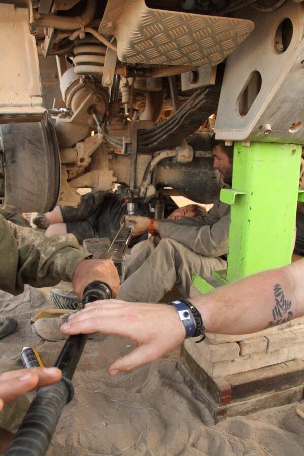 Dakar_Justin's tweet photo. Big trucks, big tools http://t.co/Wmy6j9MLqL
