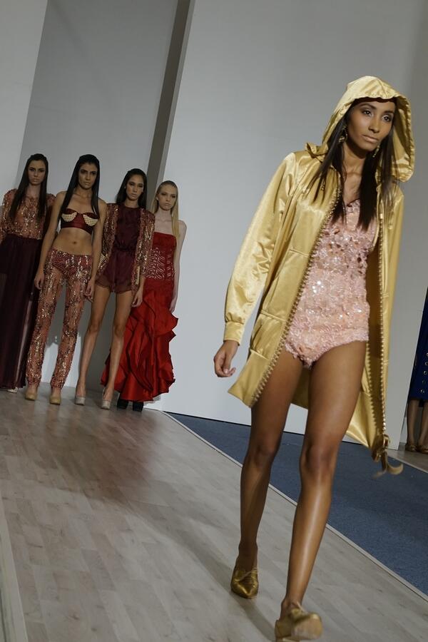marcelamugamx's tweet image. #Destacado en #Intermoda2014: pasarela de @AngelaReynaMX. @INformamodels  #DesignersCorner #hechoenMéxico