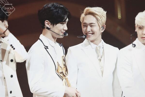 KimKeyB_bot's tweet photo. @tiu_tatee แบบนี้หรอครับนูน่า~ http://t.co/JlNuYXLEw4
