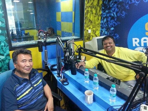 HrishiKay's tweet photo. mountaineer-organises ladakh marathon.chewang motup @RimoExpeditions talkin beauty of khardungla pass wit me #94.3 http://t.co/YjmQGbL3HO