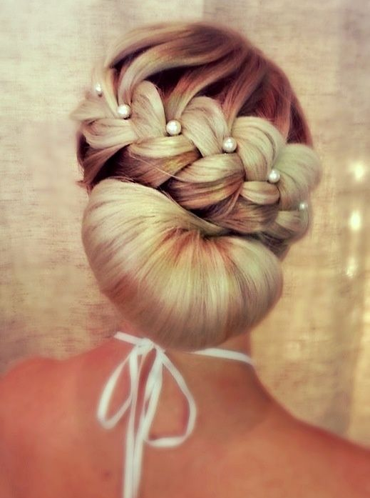 WhiteAzalea_com's tweet photo. Pearl-studded braid with a chignon http://t.co/oGtarJokpL