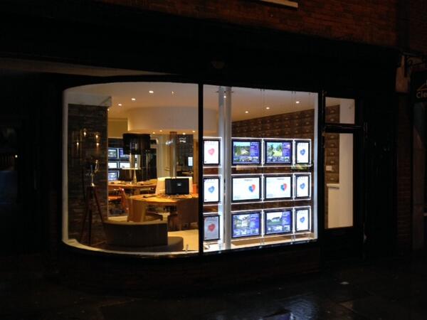 BridgesEstateAg's tweet image. Welcome to Bridges #Farnham office on this cold and wet January morning! #lookinggood #property 01252 723723