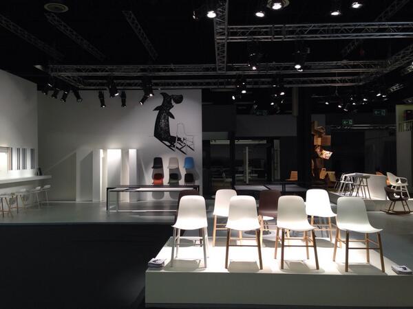 directdesign's tweet image. Wat te denken van @KristaliaDesign #immcologne  ... wat zien we daar op de muur?