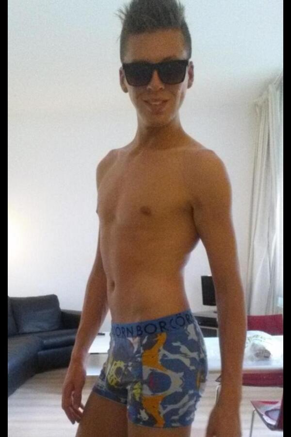 BrendBouman's tweet photo. See this hot boy. Want him so bad #gayboy http://t.co/FjSnilIchI