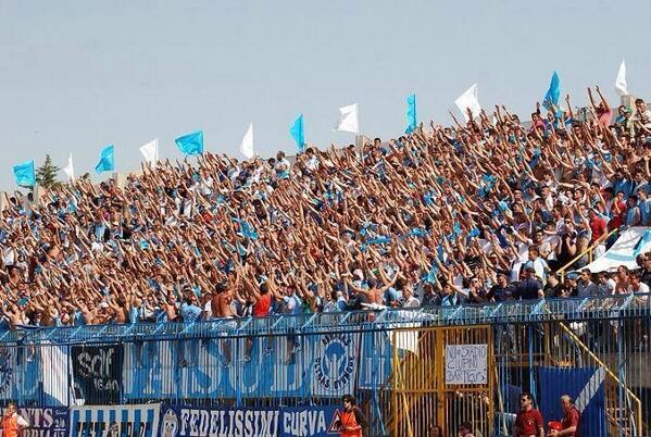 AKRAGAScalcio's tweet photo. #curvasud #akragas #stadioesseneto #agrigento E' QUESTA LA NOSTRA CURVA http://t.co/7xIXASRssf