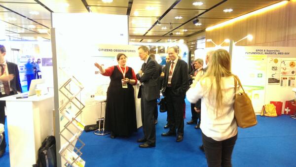 JamieGeospatial's tweet image. Nicola from COBWEB explaining the Citizens&apos; Observatories to the European Commissioner
#cobwebfp7