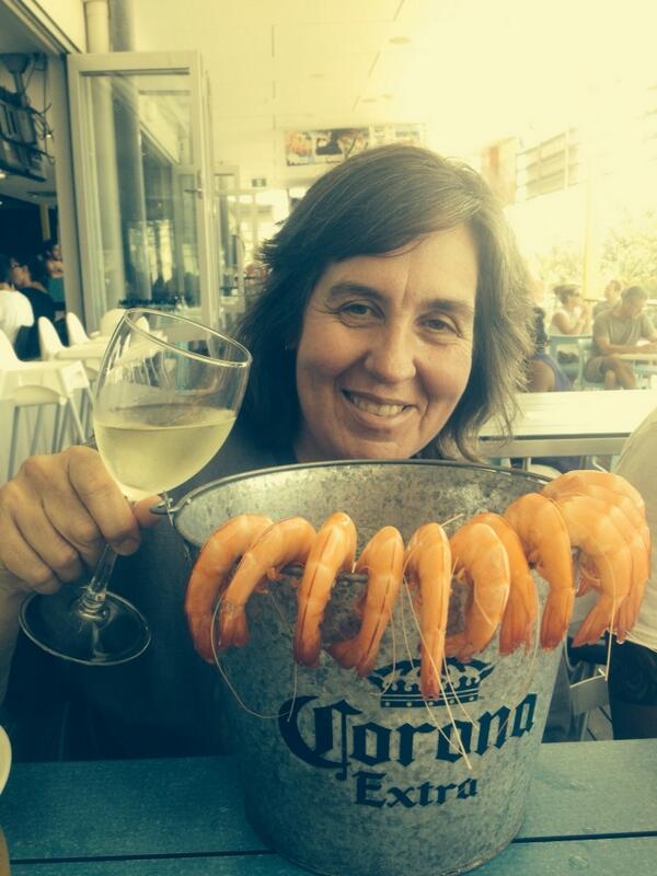 jhalls_sam's tweet photo. Mooloolaba prawns and a glass of Jim Barry watervale great day!@steeleretchless @barossasaint http://t.co/3LgZAQ531o