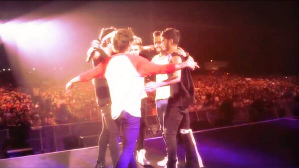 1D_Daisukiman's tweet photo. #今年も1D 一筋だよっていう人RT 
#Directionersの人RT 
#RTした人全員フォローする http://t.co/70E98kaYzz