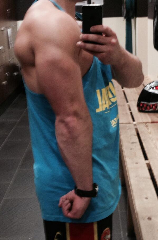 lukey_lev's tweet image. Goal: Develop my triceps! #gains #progress repping @FitnessImmortal great gym wear #LLPT @GoldsGymBedford