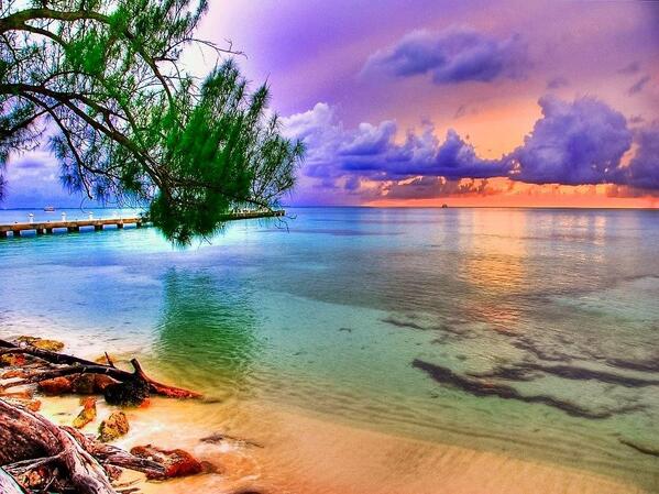 Gabriele_Corno's tweet photo. Kahanamoku Beach, Hawaii #Aloha http://t.co/rRpkSTojD7