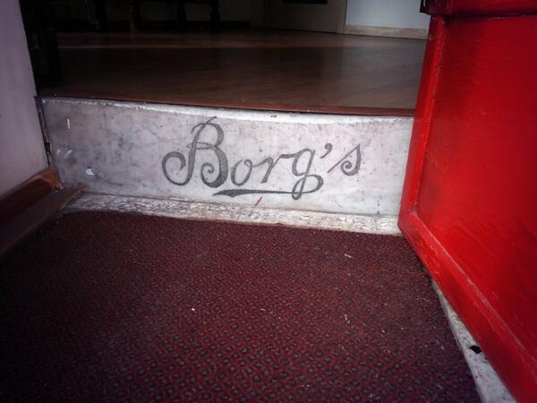 ross_hayley's tweet photo. Walking in to a shop and this is what I see @borg_steve haha http://t.co/RxZtc7Awe7