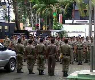 PolPPKlpGading's tweet photo. Apel Siaga Banjir tgl 17 Januari 2014 pukul 07.30 WIB di halaman Kantor Kec. Kelapa Gading cc @victorsiahaan http://t.co/wlJb6jUYsa