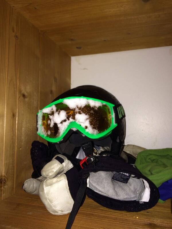 IamAustinHealey's tweet photo. You could say the snow was deep @superskillstwit lunch then more madness http://t.co/Sc5l7sOYNt