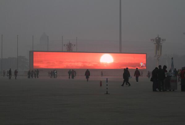 _theinspiration's tweet image. China starts televising the sunset on giant TV screens because Beijing is so clouded in smog