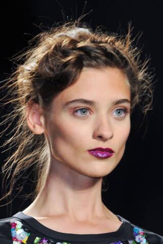 ELLEmagazine's tweet photo. Seriously, go back to sleep. 3 cute work hairstyles you can do in 5 minutes or less: http://t.co/XPYEGfAs76 http://t.co/h2GsBNCSjl
