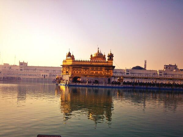 Traveloggers's tweet photo. A spiritual start of the year - Happy 2014 !! http://t.co/0JUE681Egc