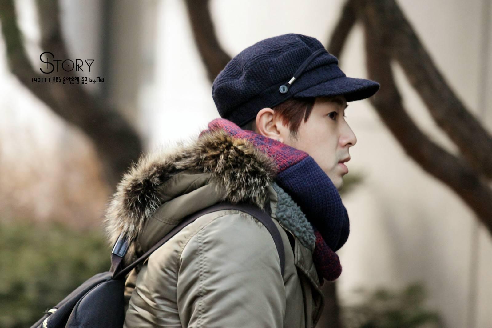 BeLyG2iCcAEgqGB.jpg:large