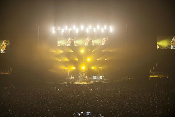 TDCinemaClub's tweet photo. Friday photo #3: SUN live at the London o2 Arena. 13.12.13 #tdccphotofriday http://t.co/3VeypATVuB